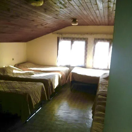 Opor Lodge *