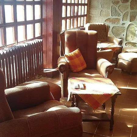 Opor Lodge *